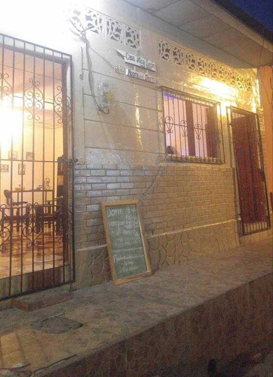 Casa Nica Leon Hostel מראה חיצוני תמונה