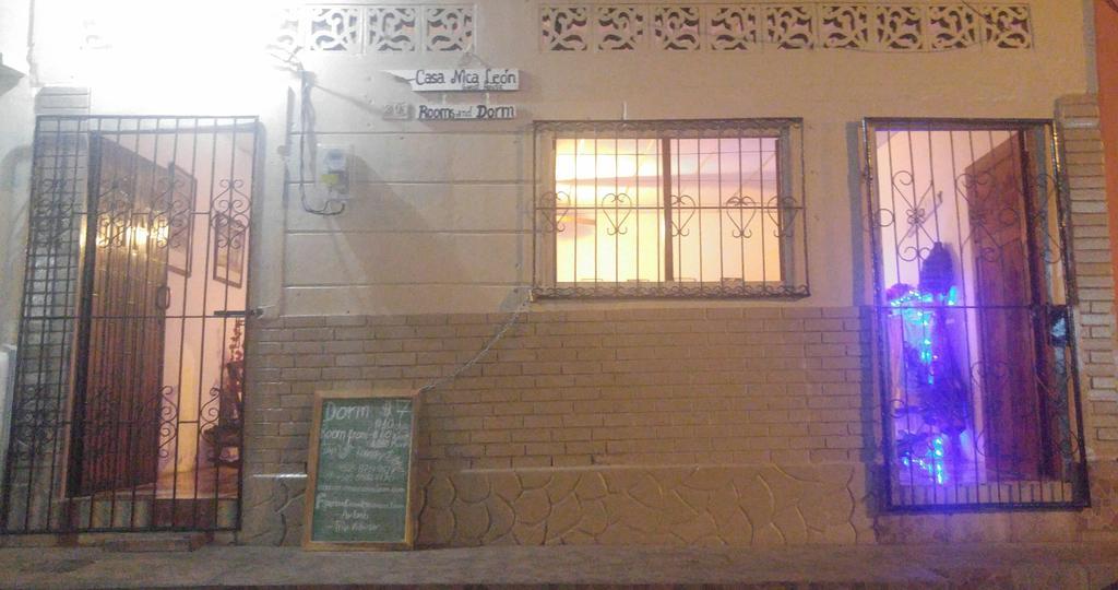Casa Nica Leon Hostel מראה חיצוני תמונה
